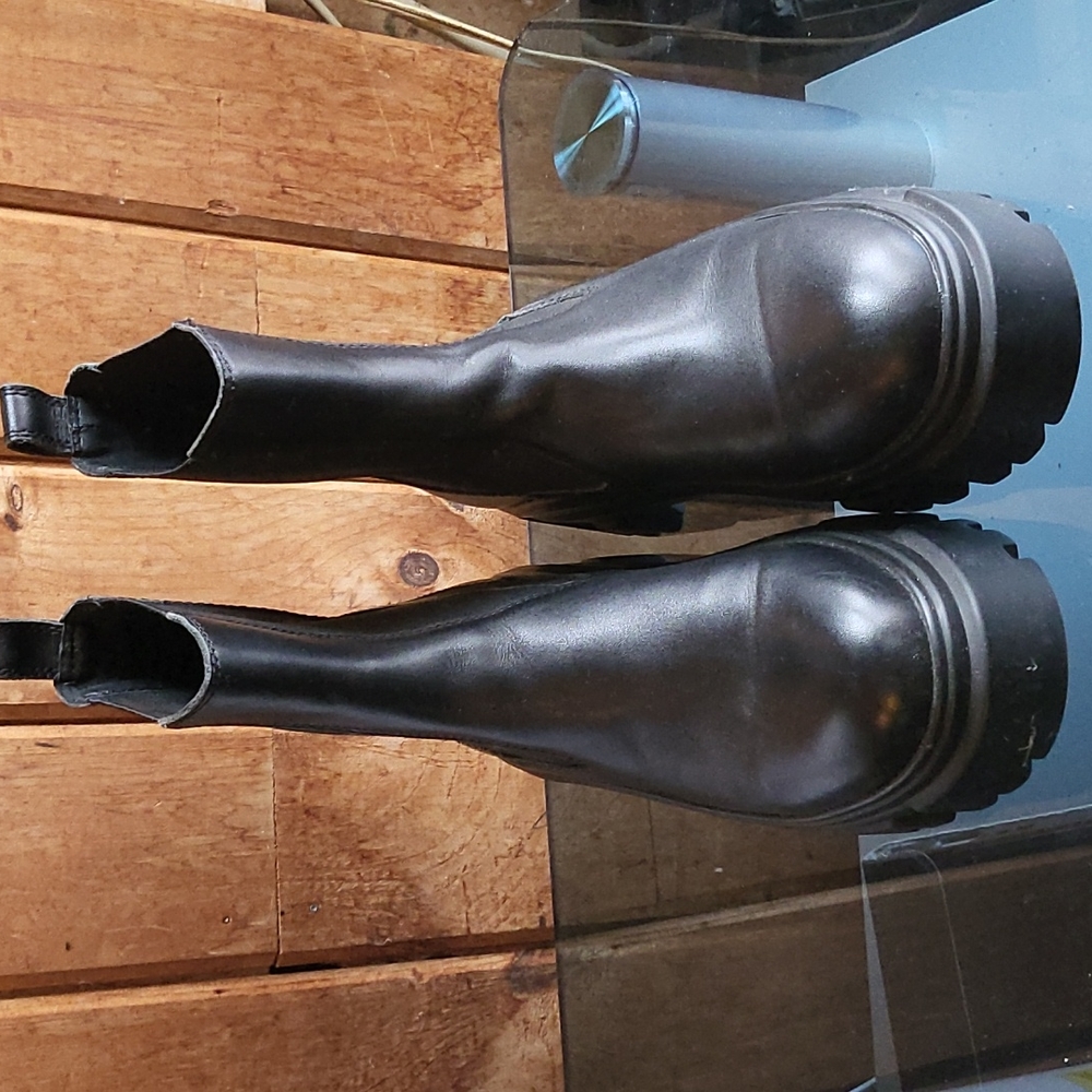 Zara Size 38/7.5 Lug Sole Boots